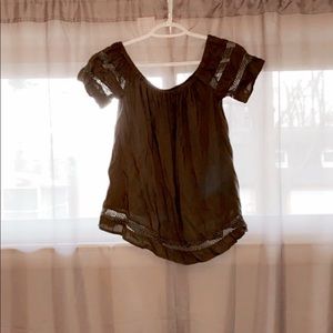 Off the shoulder tee